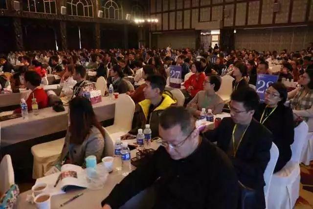 【头条】11月有400多美业人在杭州集体疯狂了一把，快点进来看看到底发生了哪些大事！